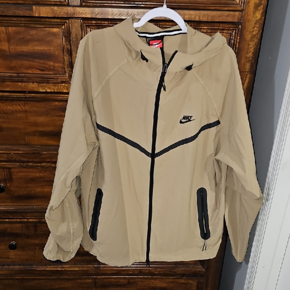 Nike Mens Loose Fit Nike Tech Windbreaker!! Sz Large, NWTS